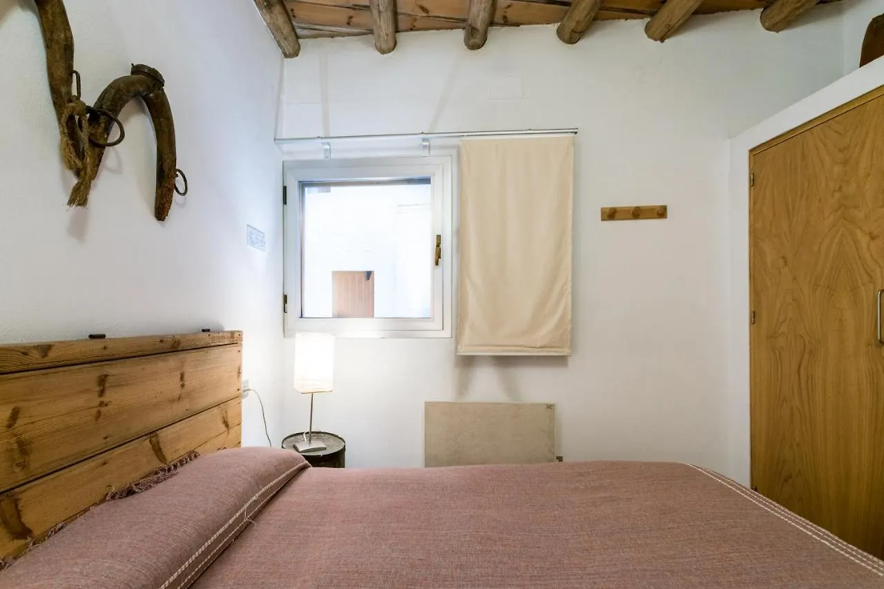 Antigua Panaderia De Valdelarco Guest House